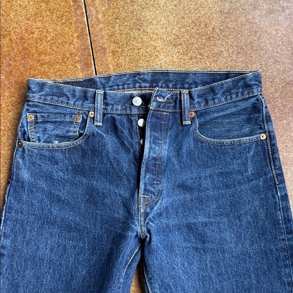Levi's Men's 501 button fly Blue Straight-Leg Jeans with Red Tab - Picture 3 of 4